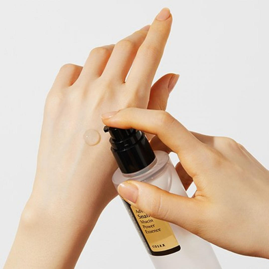 Cosrx Advanced Snail 96 Mucin Power Essence κορεατικός ορός προσώπου με έκκριμα σαλιγκαριού για ενυδάτωση και ανάπλαση.