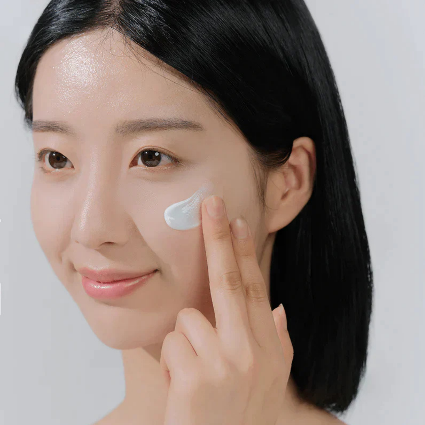 Skin1004 Madagascar Centella Hyalu-Cica Water-Fit Sun Serum SPF50+ PA++++ - Balmglam