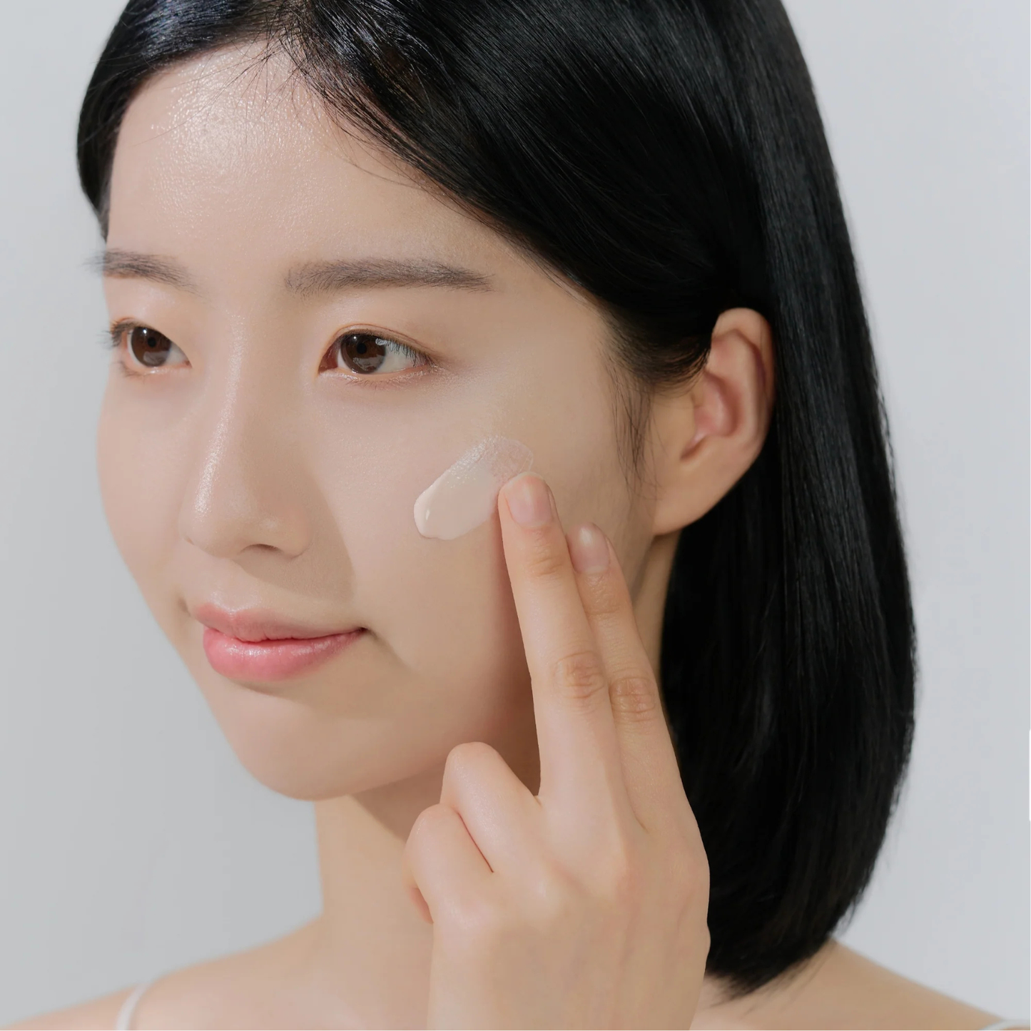 Skin1004 Madagascar Centella Tone Brightening Toneup Sunscreen SPF50+ PA++++ 50 ml - Balmglam